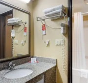 Econo Lodge Belton - Kansas City South hotel detail image 7