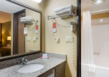 Econo Lodge Belton - Kansas City South hotel thumbnail 7