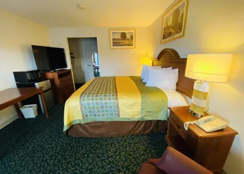 Harrisonville Inn & Suites hotel thumbnail 2