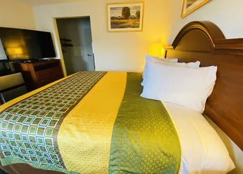 Harrisonville Inn & Suites hotel thumbnail 6