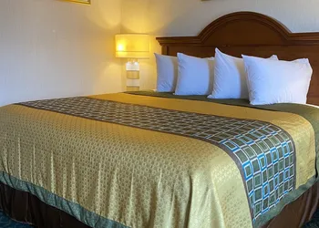Harrisonville Inn & Suites hotel thumbnail 7