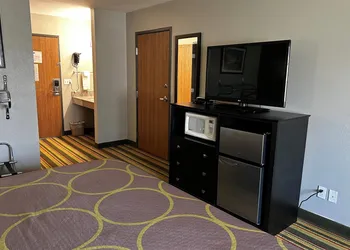 Super 8 by Wyndham Mound City hotel thumbnail 7