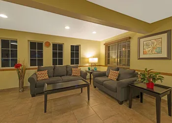 Days Inn by Wyndham Cameron hotel thumbnail 2