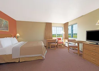 Days Inn by Wyndham Cameron hotel thumbnail 5