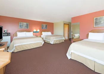 Days Inn by Wyndham Cameron hotel thumbnail 7