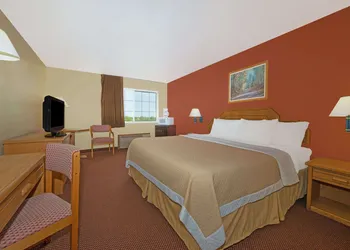 Days Inn by Wyndham Cameron hotel thumbnail 8