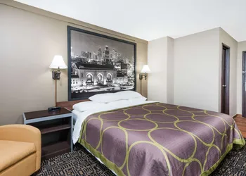 Super 8 by Wyndham Warrensburg hotel thumbnail 7