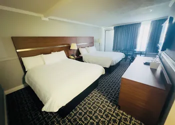 Baymont by Wyndham Edson hotel thumbnail 8