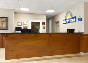 Days Inn by Wyndham Chetwynd hotel thumbnail 2