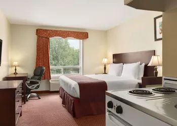Days Inn by Wyndham Chetwynd hotel thumbnail 4