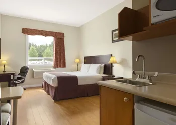 Days Inn by Wyndham Chetwynd hotel thumbnail 7