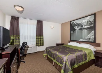 Super 8 by Wyndham Edson hotel thumbnail 7