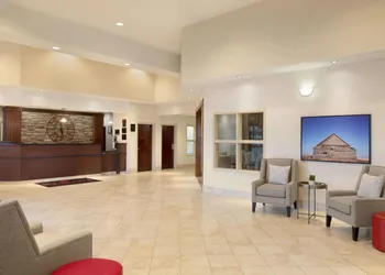 Ramada by Wyndham Drayton Valley hotel thumbnail 2