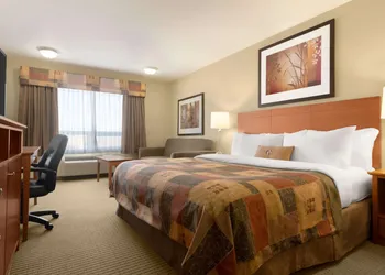 Ramada by Wyndham Drayton Valley hotel thumbnail 8