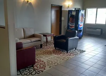 Rodeway Inn Red Oak hotel thumbnail 7