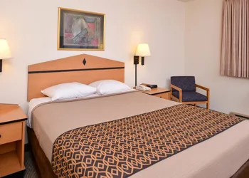 Americas Best Value Inn & Suites Atlantic hotel thumbnail 5
