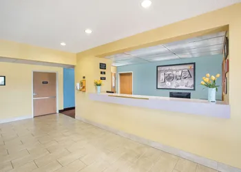 Super 8 by Wyndham Clarinda hotel thumbnail 2