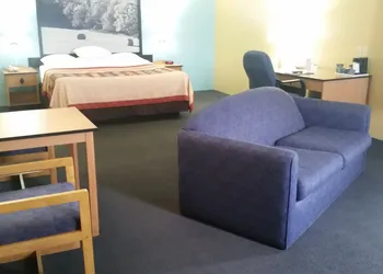 Super 8 by Wyndham Clarinda hotel thumbnail 3