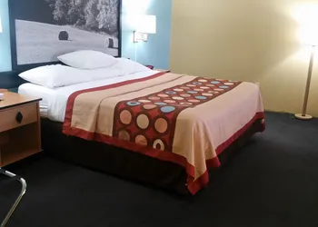 Super 8 by Wyndham Clarinda hotel thumbnail 5