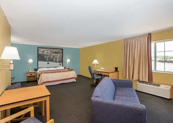 Super 8 by Wyndham Clarinda hotel thumbnail 7