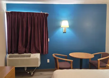 Economy Inn hotel thumbnail 4