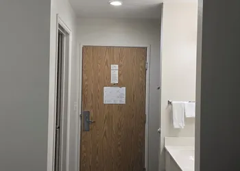 Economy Inn hotel thumbnail 7