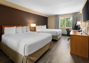 Ramada by Wyndham Portland hotel thumbnail 3