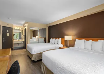 Ramada by Wyndham Portland hotel thumbnail 5