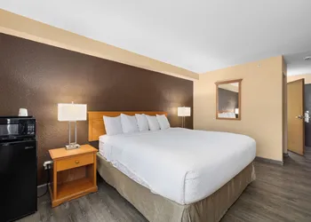 Ramada by Wyndham Portland hotel thumbnail 7