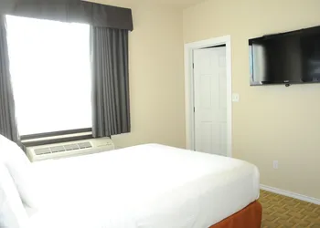High Point Inn & Suites Peace River hotel thumbnail 5