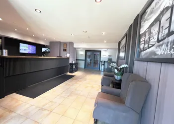 Super 8 by Wyndham Whitecourt hotel thumbnail 2