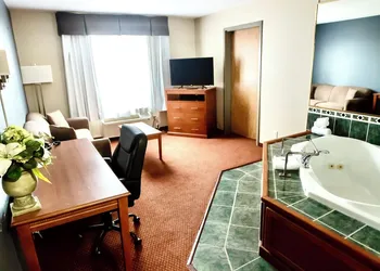 Super 8 by Wyndham Whitecourt hotel thumbnail 5