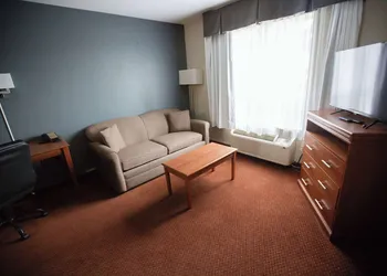 Super 8 by Wyndham Whitecourt hotel thumbnail 7