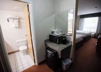 Super 8 by Wyndham Whitecourt hotel thumbnail 8