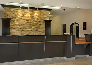 Ramada by Wyndham Brooks hotel thumbnail 3