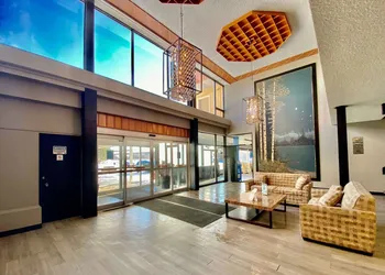 Ramada by Wyndham Whitecourt hotel thumbnail 4