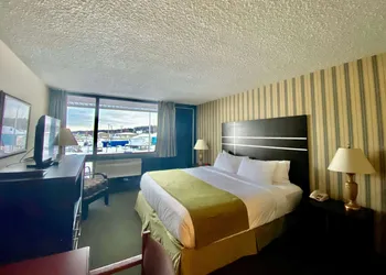 Ramada by Wyndham Whitecourt hotel thumbnail 7