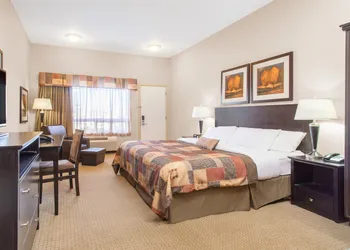 Ramada by Wyndham Westlock hotel thumbnail 6