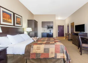 Ramada by Wyndham Westlock hotel thumbnail 7
