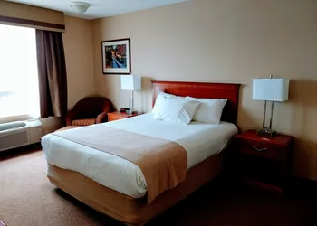 Super 8 by Wyndham High Level AB hotel thumbnail 3