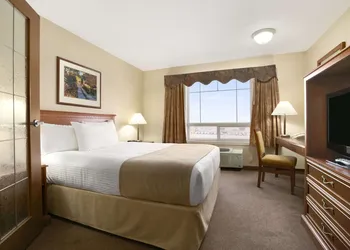 Super 8 by Wyndham High Level AB hotel thumbnail 5