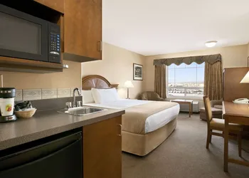 Super 8 by Wyndham High Level AB hotel thumbnail 6
