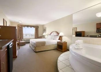 Super 8 by Wyndham High Level AB hotel thumbnail 7