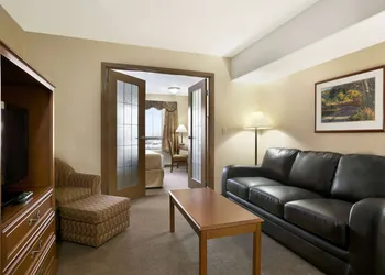 Super 8 by Wyndham High Level AB hotel thumbnail 8