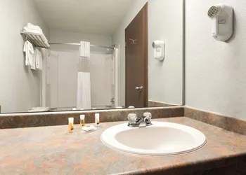 High Prairie Inn hotel thumbnail 5