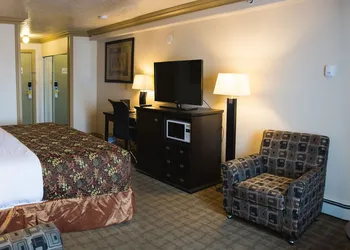 Days Inn by Wyndham High Level hotel thumbnail 5