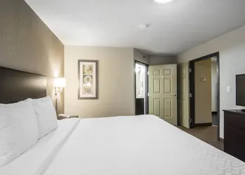 Quality Inn & Suites Thompson hotel thumbnail 5