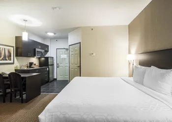 Quality Inn & Suites Thompson hotel thumbnail 7