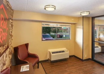 Red Roof Inn PLUS+ Baltimore-Washington DC/ BWI South hotel thumbnail 2