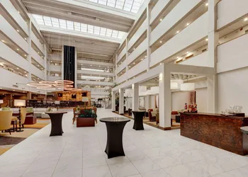 Embassy Suites by Hilton Milwaukee Brookfield hotel thumbnail 7